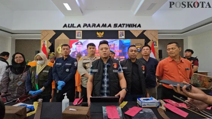 Foto: Polresta Tangerang cokok 13 gerombolan bermotor bacok sejumlah remaja di Balaraja, Kabupaten Tangerang. (Poskota/Veronica Prasetio)