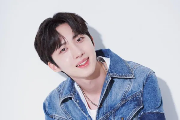 Hui PENTAGON akan debut solo pada Januari 2024 mendatang. (Foto/Soompi)