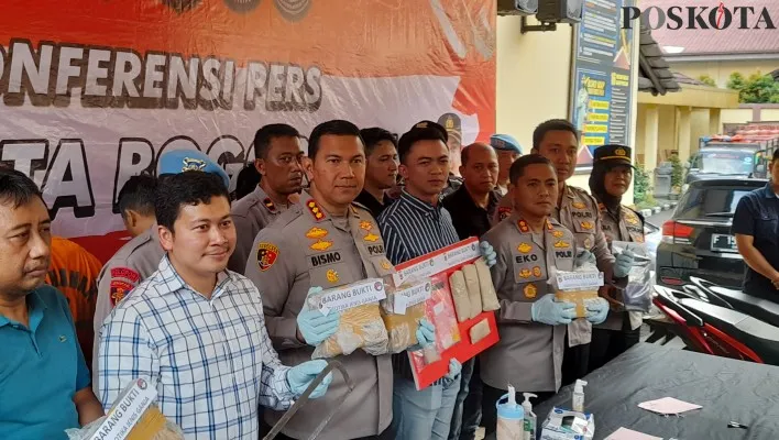 Polresta Bogor Kota mengungkap peredaran narkoba, ganja seberat 5 Kg disita petugas. (Panca)