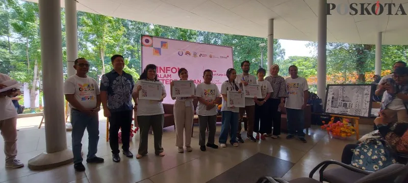 Peringatan Hari Disabilitas Internasional dengan memarkan karya lukis anak-anak berkebutuhan khusus di Tebet Eco Park, Jaksel. (Angga)