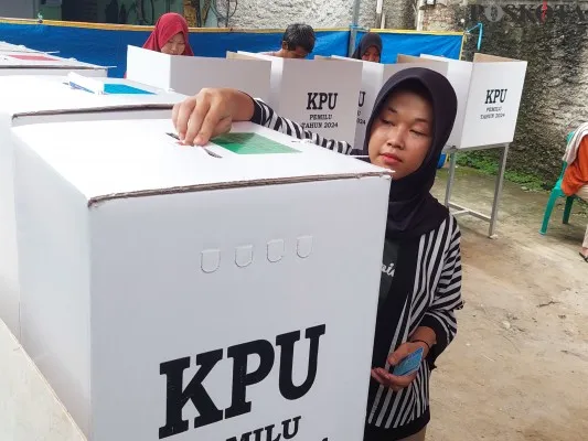 Suasana TPS 1 Banjarsari, Kecamatan Cipocok Jaya saat menggelar PSU. (Foto: Poskota/Bilal)