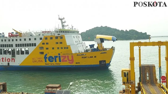 Tiket kapal Ferry pengangkut pemudik di Pelabuhan Merak ludes hingga 8 April 202. (Poskota/Bilal)