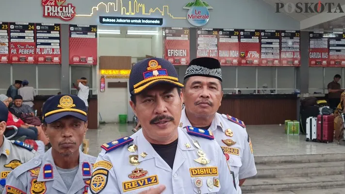 Kepala terminal bus AKAP Kalideres, Jakarta Barat, Revi Zulkarnaen. (Poskota/Pandi Ramedhan)