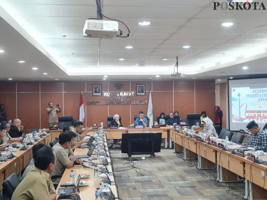 Disdik DKI Jakarta rapat bersama Komisi E bahas soal PPDB 2024. (Poskota/Pandi)