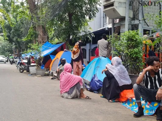 Suasana tempat para pencari suaka yang di kawasan Kuningan, Jaksel. (Poskota/Pandi)