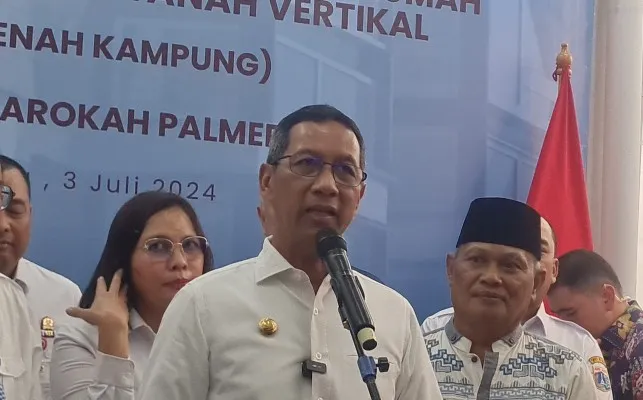 Peresmian program perbaikan rumah dan konsolidasi tanah vertikal oleh Pemprov DKI Jakarta di Kelurahan Palmerah, Kecamatan Palmerah Jakarta Barat, Rabu 3 Juli 2024. (Poskota/Pandi)