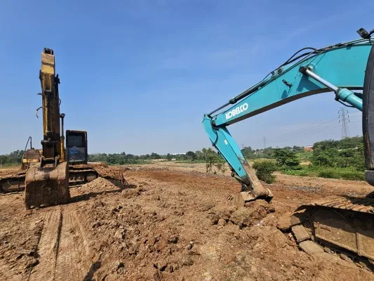 Galian tanah ilegal di Kampung Bugel, Kecamatan Tigaraksa, Kabupaten Tangerang. (Poskota/Veronica)