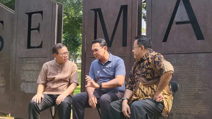 Calon Gubernur dan Wakil Gubernur Jakarta, Pramono Anung-Rano Karno bertemu Basuki Tjahaja Purnama alias Ahok di Taman Semanggi, Jakarta Selatan, Kamis, 19 September 2024. (Poskota/Pandi)