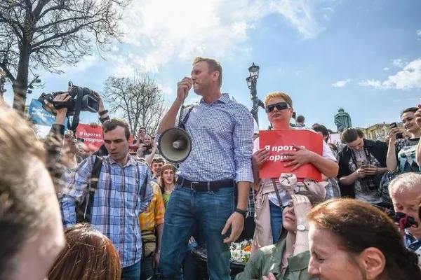 Navalny sedang menyuarakan pendapatnya di depan pendukungnya(sumber foto: @navalny/ Instagram)