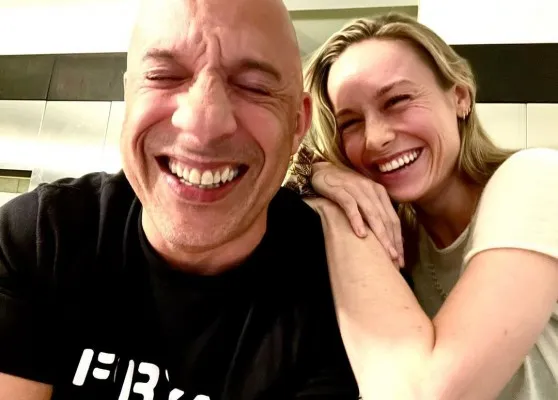 Brie Larson sedang memeluk Vin Diesel. (Sumber foto: Instagram)