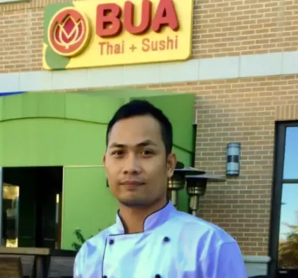 Restoran BUA Thai-Shusi memiliki koki yang menyiapkan semua hidangan Thailand dengan sangat teliti. Koki menyiapkan hidangan dengan bahan-bahan terbaik sehingga pengunjung dapat merasakan masakan Thailand yang autentik. (dok. Restoran BUA Thai-Shusi)