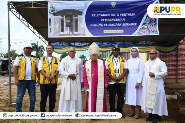 Peletakan Batu Pertama Pembangunan Gedung Keuskupan Merauke. (Foto: Kementerian PUPR)