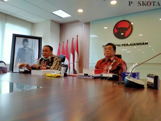 Bambang Wuryanto (kiri) bersama Ketua Fraksi PDIP Utut Adianto (foto: rizal)