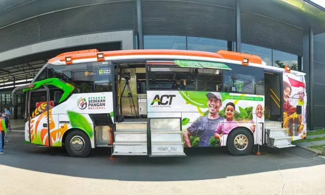 Modifikasi bus Mercedes-Benz OH 1626 kolaborasi ACT dan Karoseri Laksana. (foto/instagram-mbah_inu )