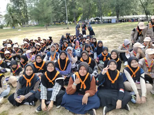 Kontingen Nurul Fikri Boarding School Lembang dalam acara Islamic Private School International Scouts Camp II. (dok. Nurul Fikri Boarding School Lembang)