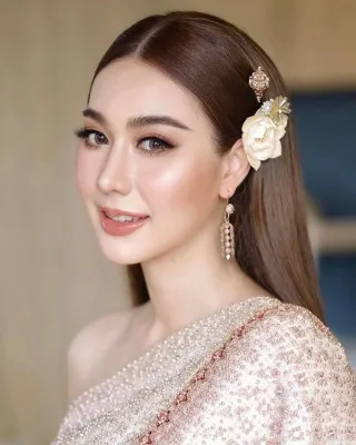 Ilustrasi makeup ala thailand yang flawless dan dewy, ini channel youtube untuk belajar tutorialnya. (Pinterest/Rammy Rambo)