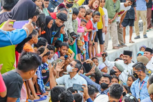 Pj Gubernur DKI, Heru Budi meninjau tanggul Pantai Kalibaru, Cilincing, Jakut. (Ist)