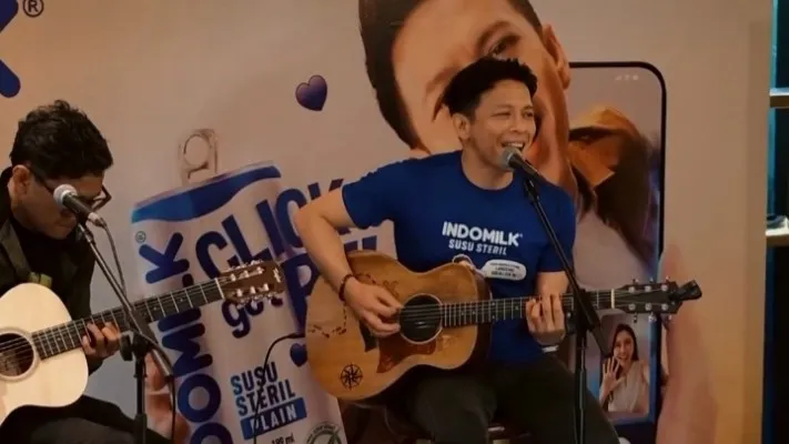 Ariel NOAH tampil solo dalam sebuah event brand susu pada hari ini Rabu, 15 Mei 2024. (Tangkapan Layar Instagram: @arielnoah)