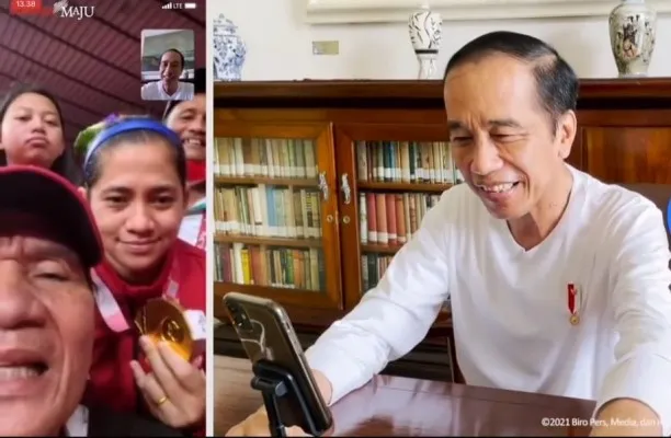 Video Call dengan Kontingen Indonesia Usai Raih Medali di Paralimpiade 2020. (foto/kemenpora)