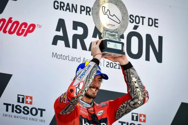 Franceso Bagnaia raih kemenangan perdananya musim ini di GP Aragon. (foto/motogp)