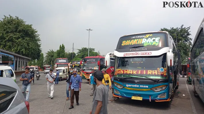 Suasana di Terminal Bus Kalideres. (cr01)