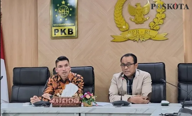 Anggota Fraksi PKB, Heru Widodo (kanan) Juru bicara F-PKB, M Khadafi. (rizal)