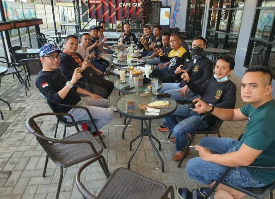 Stevany King Club Cilegon saat bertemu dengan King Legislator agar memfasilitasi Pemkot Cilegon membangun sirkuit. (ist)