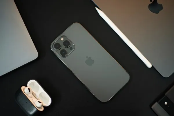 iPhone 13 Pro Max Dijual Murah Desember 2023 Potongan 13 Juta, Cek Spesifikasi dan Harganya/Unsplash Amjith S