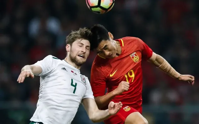 Pesepakbola China diperintahkan untuk menutupi tato (foto the telegraph)