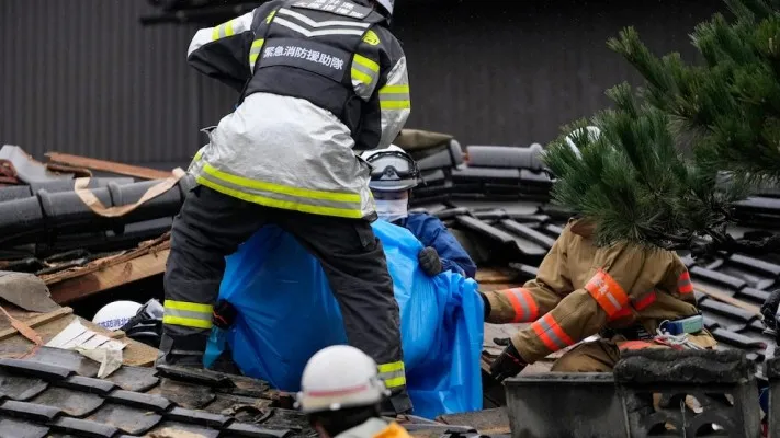 62 Korban Tewas Usai Gempa Dahsyat di Jepang, Tim Penyelamat Masih Cari Korban Selamat (Foto: AP Photo)