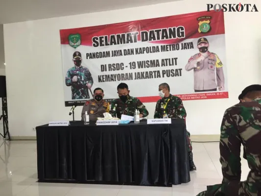 Pangdam Jaya Mayjen TNI Dudung Abdurahman dan Kapolda Metro Jaya Irjen Pol Fadil Imran saat tinjau RSDC Wisma Atlet Kemayoran. (cr05)