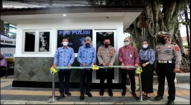 Kapolresta Bogor Kota Kombes Susatyo bersama Wakil Walikota Bogor serta pejabat terkait meresmikan Pos lalu lintas di Jalan Kapten Muslihat Bogor. (Ist)