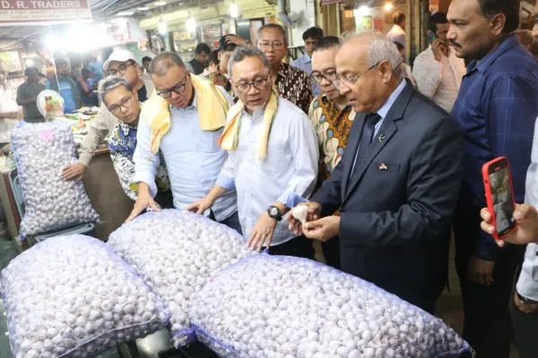 Mendag Zulkifli Hasan saat mengunjungi Agricultural Products and Livestock Market Committee (APMC) Market di Navi, Mumbai. (ist)