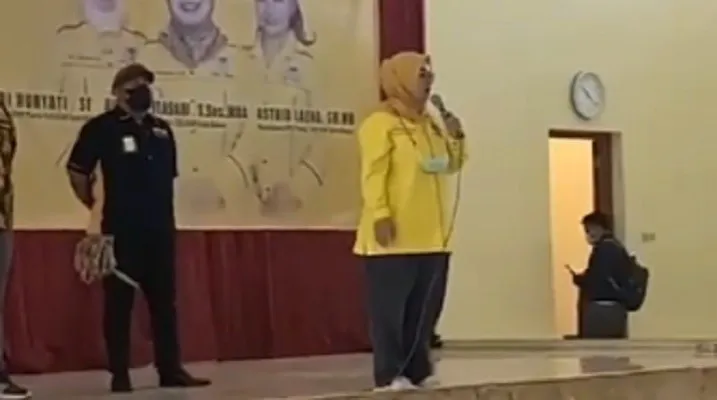 Ade Puspitasari, Ketua DPD Golkar Kota Bekasi, saat pelantikan pengurus kecamatan Partai Golkar, se-Kota Bekasi. Sabtu (08/01/2022). (Ist)