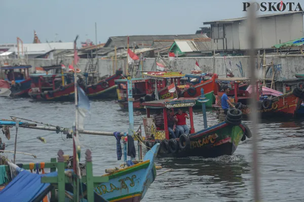 Ilustrasi - Ratusan nelayan Pulau Cangkir akan terlibat dalam pembongkaran pagar laut di Tangerang. (Poskota/ Ahmad Tri Hawaari)