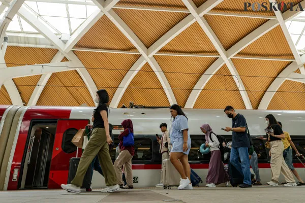 Tren Baru Arus Mudik, Gunakan Kereta Cepat Whoosh Saat Libur Nataru