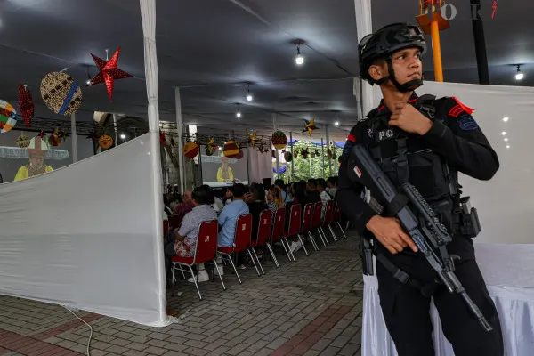 Umat Katolik saat mengikuti Misa Natal di Gereja Katedral, Pasar Baru, Jakarta Pusat, Rabu, 25 Desember 2024. (Poskota/ AHmad Tri Hawaari)