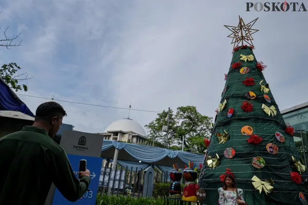 Umat Katolik saat mengikuti Misa Natal di Gereja Katedral, Pasar Baru, Jakarta Pusat, Rabu, 25 Desember 2024. (Poskota/ AHmad Tri Hawaari)