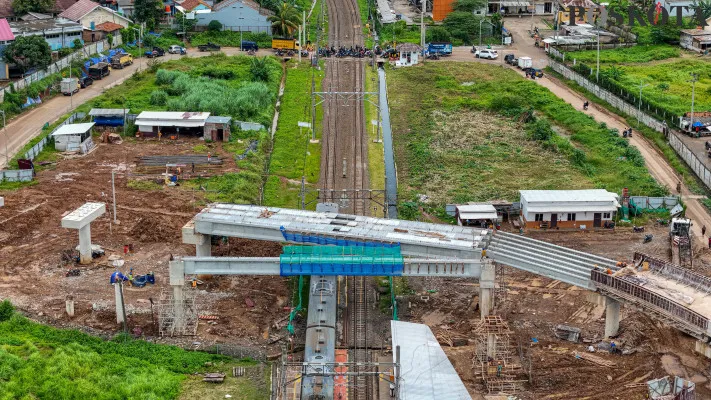 Foto Udara: Pembangunan jalan layang Tenjo penghubung Bogor-Tangerang di kawasan Tenjo, Kabupaten Bogor, Jawa Barat, Rabu, 25 Desember 2024. (Poskota/ Ahmad Tri Hawaari)