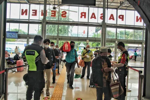 Pendaftaran program mudik gratis Pemprov Jateng 2026.(Sumber: PosKota/Ahmad Tri Hawaari)