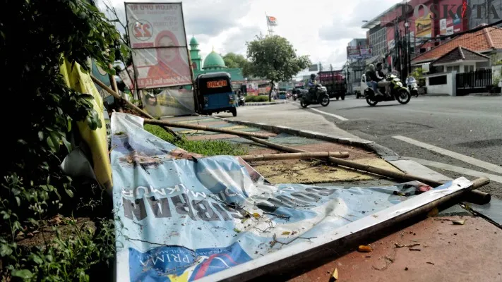 Alat Peraga Kampanye, Ahmad Tri Hawaari