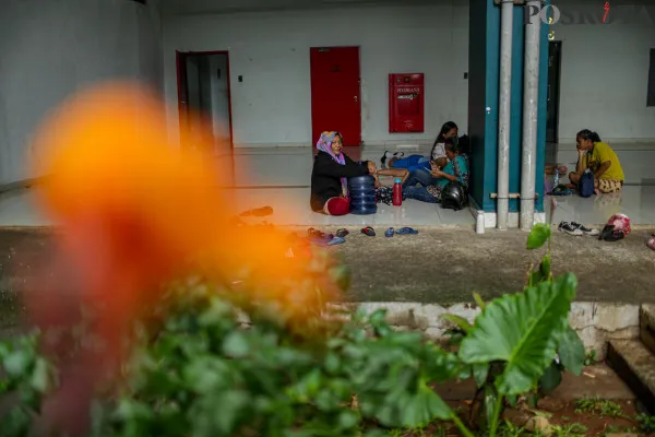 Warga kolong tol usai di relokasi serta foto udara di Rusun Lokbin Rawa Buaya, Cengkareng, Jakarta Barat, Rabu, 4 Desember 2024. (Poskota/ Ahmad Tri Hawaari)