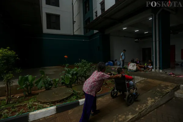 Warga kolong tol usai di relokasi serta foto udara di Rusun Lokbin Rawa Buaya, Cengkareng, Jakarta Barat, Rabu, 4 Desember 2024. (Poskota/ Ahmad Tri Hawaari)