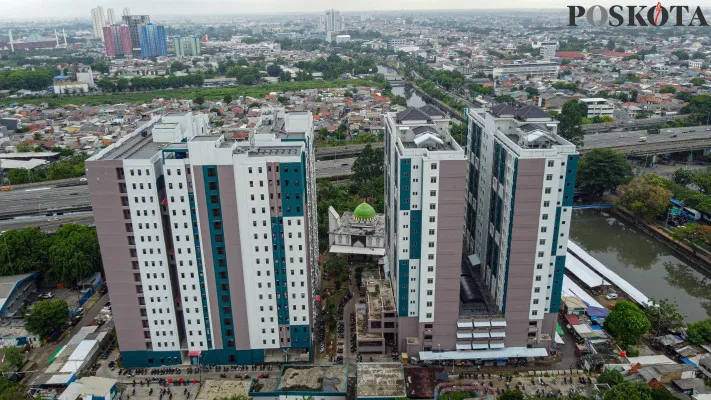 Foto udara di Rusun Lokbin Rawa Buaya yang diperuntukkan bagi warga penghuni kolong tol, di Cengkareng, Jakarta Barat, Rabu, 4 Desember 2024. (Poskota/ Ahmad Tri Hawaari).