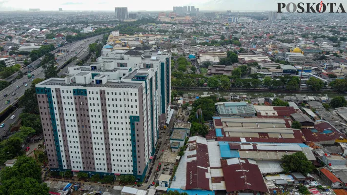Foto udara di Rusun Lokbin Rawa Buaya yang diperuntukkan bagi warga penghuni kolong tol, di Cengkareng, Jakarta Barat, Rabu, 4 Desember 2024. (Poskota/ Ahmad Tri Hawaari).