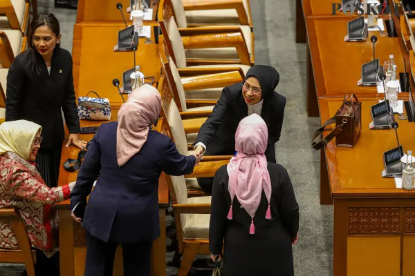 Rapat Paripurna ke-9 tersebut mengagendakan laporan Komisi III DPR atas hasil uji kelayakan (Fit and Proper test) terhadap calon pimpinan KPK dan Dewan Pengawas (Dewas) KPK masa jabatan 2024-2029 serta pengambilan keputusan dan pidato Ketua DPR pada penutupan masa persidangan I tahun sidang 2024-2025. (Poskota/ Ahmad Tri Hawaari)