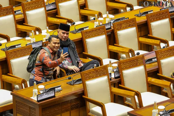 Rapat Paripurna ke-9 tersebut mengagendakan laporan Komisi III DPR atas hasil uji kelayakan (Fit and Proper test) terhadap calon pimpinan KPK dan Dewan Pengawas (Dewas) KPK masa jabatan 2024-2029 serta pengambilan keputusan dan pidato Ketua DPR pada penutupan masa persidangan I tahun sidang 2024-2025. (Poskota/ Ahmad Tri Hawaari)