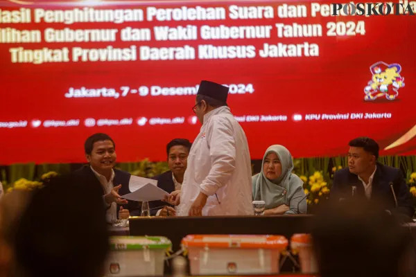 KPU DKI Jakarta menetapkan pasangan calon nomor urut 3, Pramono Anung-Rano Karno atau Si Doel meraih suara terbanyak dalam Pilgub Jakarta 2024.  (Poskota/ Ahmad tri Hawaari)