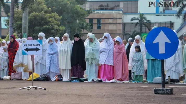 Umat Islam melaksanakan salat Idul Fitri di berbagai daerah Jakarta dan Musi Banyuasin, Palembang, Rabu (10/4/2024). (FT-02,03)