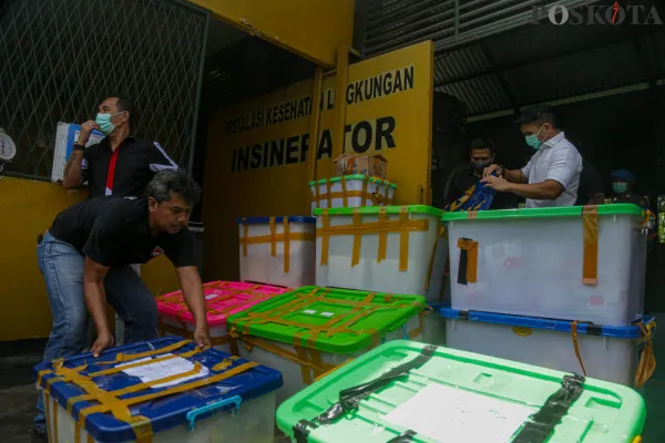 Proses pemusnahan barang bukti Narkoba jaringan Internasional di RSPAD Gatot Subroto, Senen, Jakarta Pusat, Kamis, 12 Desember 2024. (Poskota/ Ahmad Tri Hawaari)